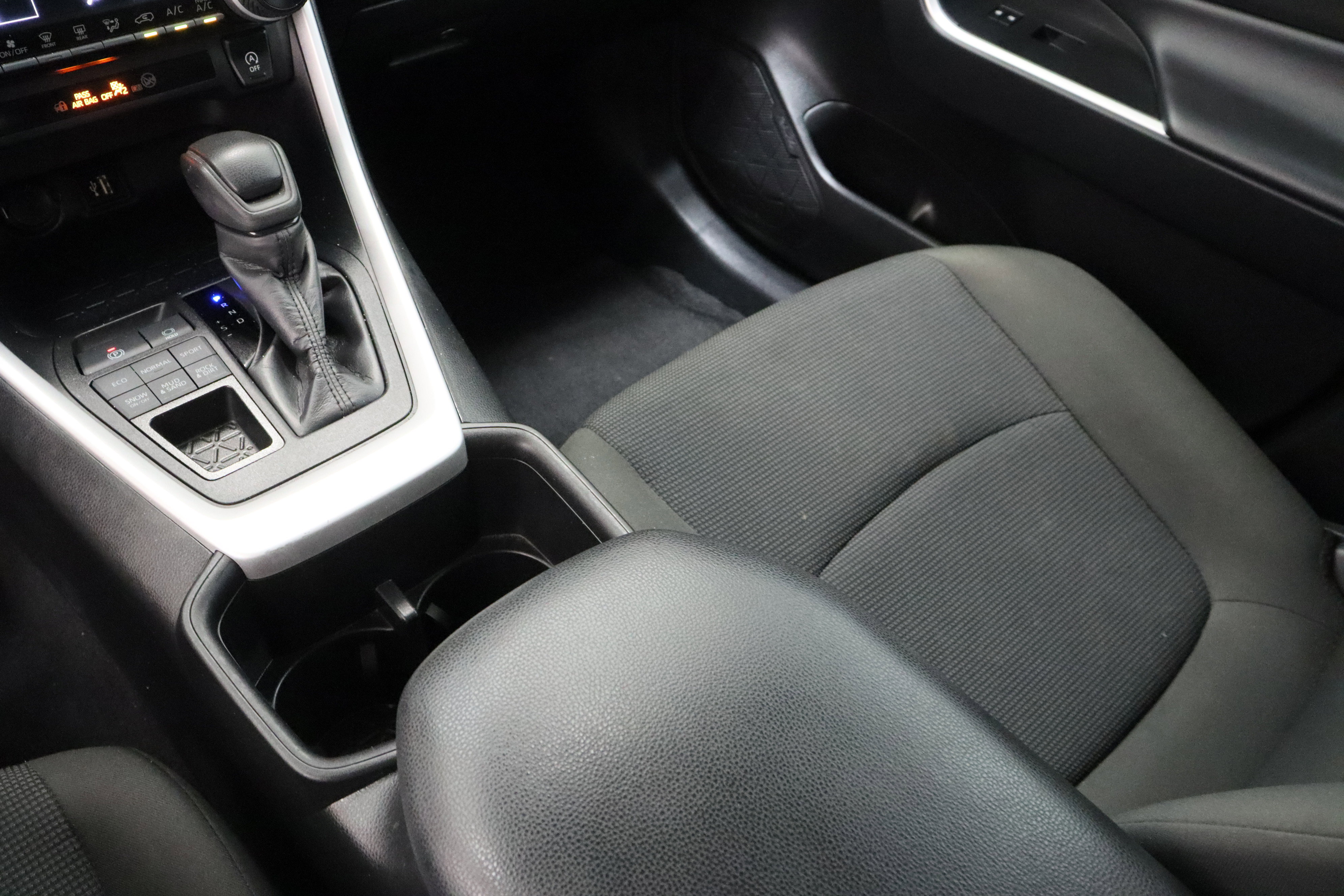 Used 2024 Toyota RAV4 LE image 16