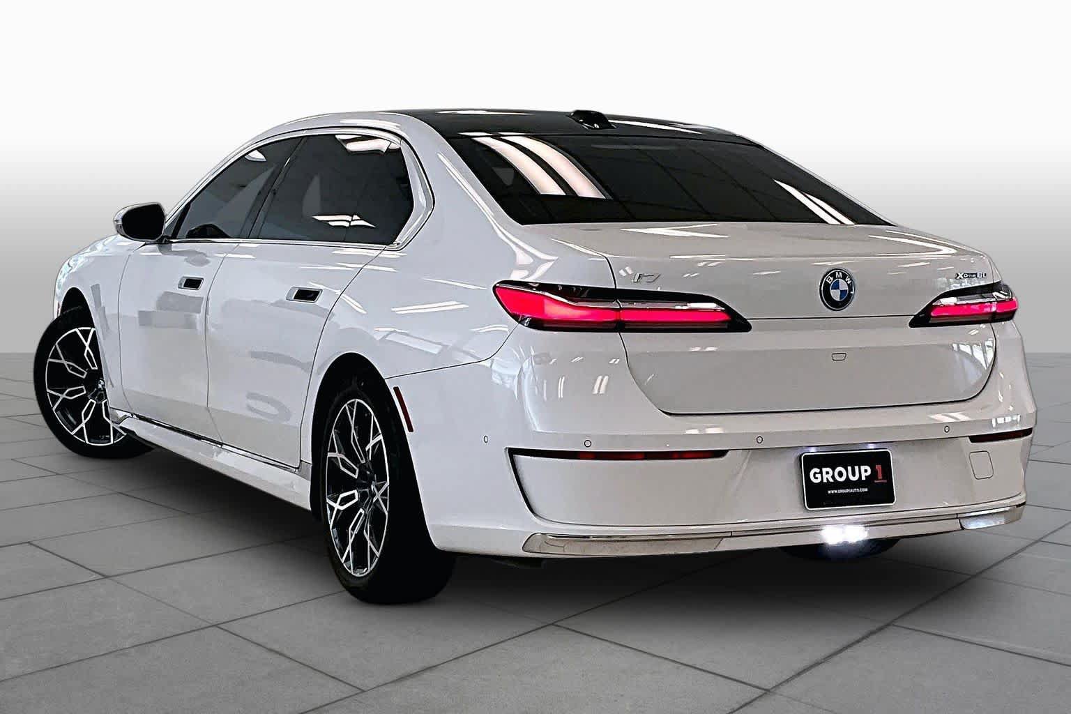 Used 2024 BMW i7 xDrive60 AWD/4WD image 11