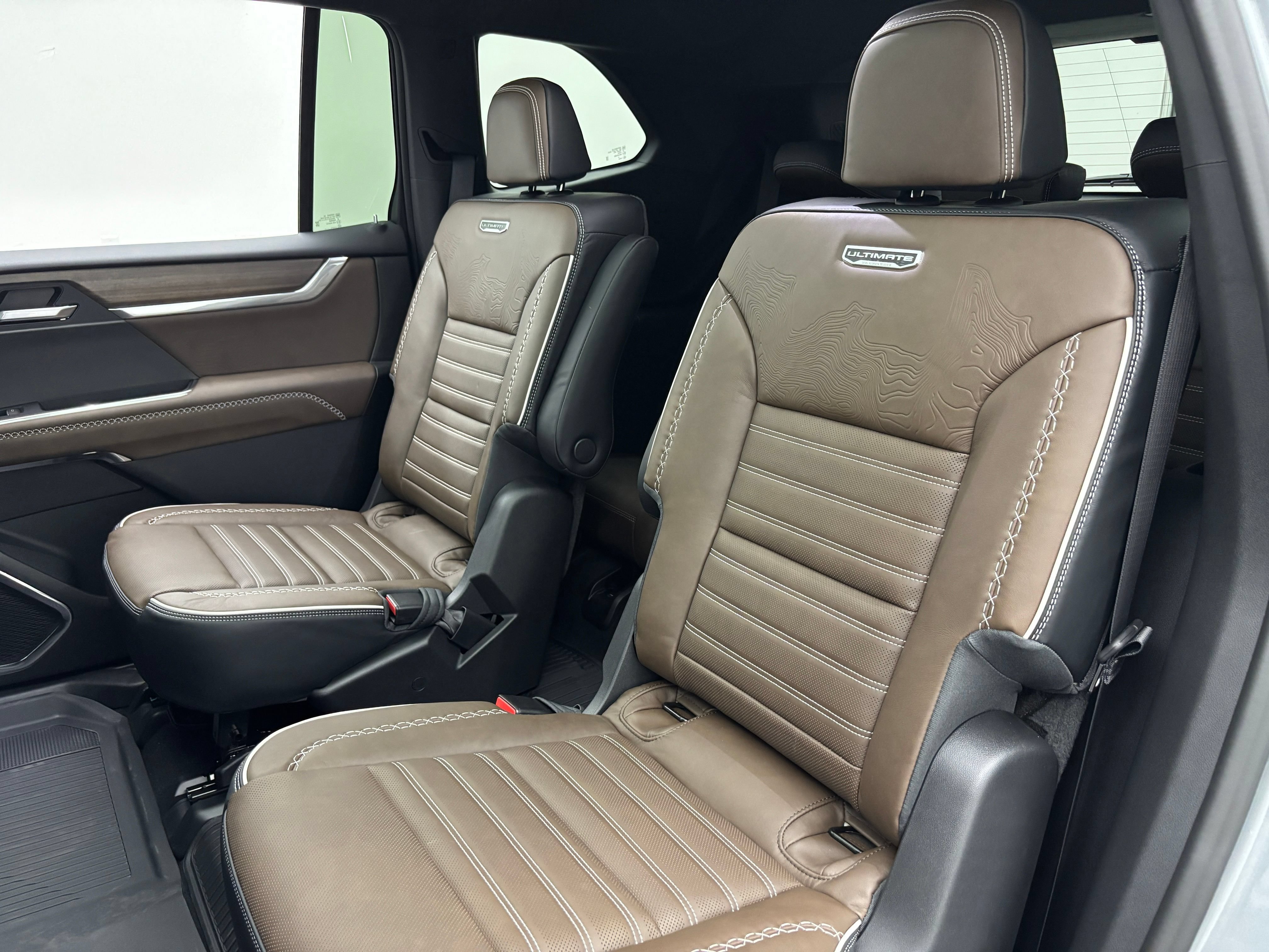 New 2026 GMC Acadia Denali Ultimate w/ LPO, Floor Liner Package AWD/4WD image 48