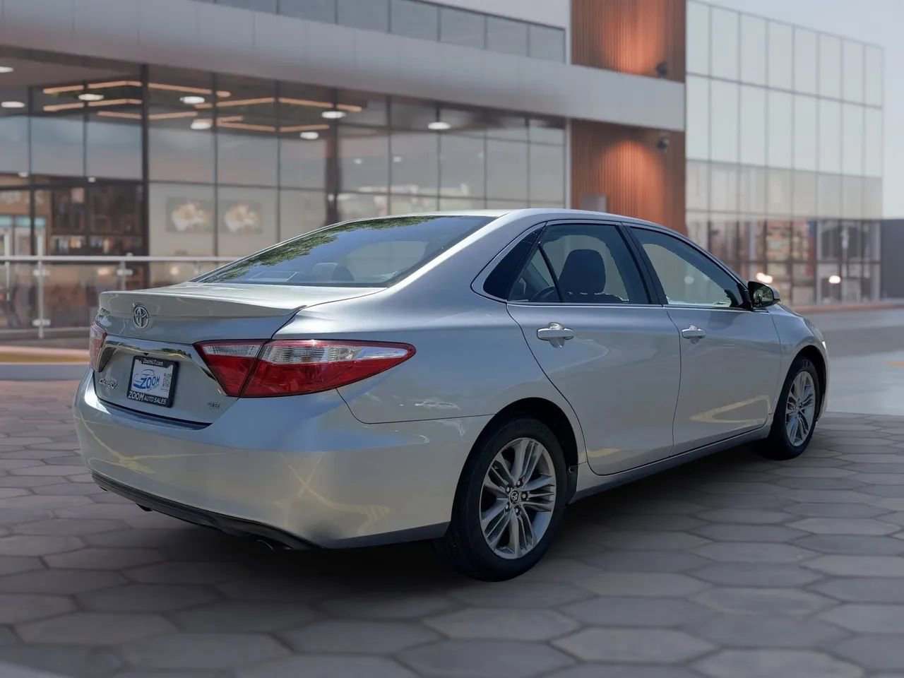 Used 2015 Toyota Camry SE FWD image 10