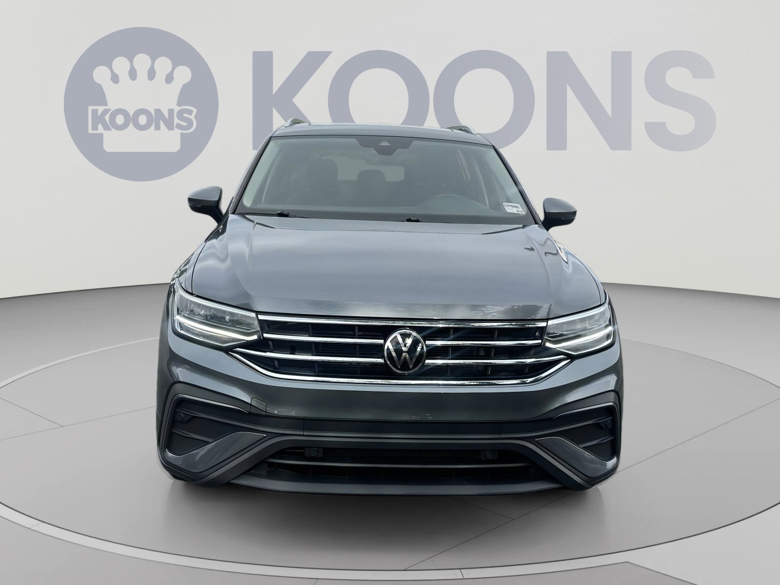 Used 2023 Volkswagen Tiguan SE w/ Panoramic Sunroof Package AWD/4WD image 4