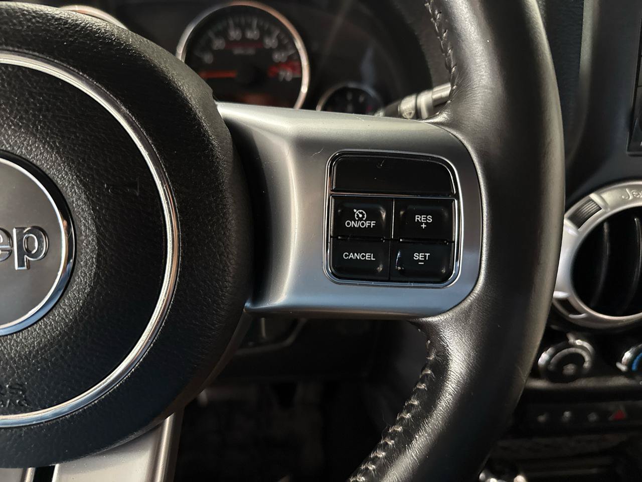 Used 2016 Jeep Wrangler Unlimited Rubicon AWD/4WD image 14