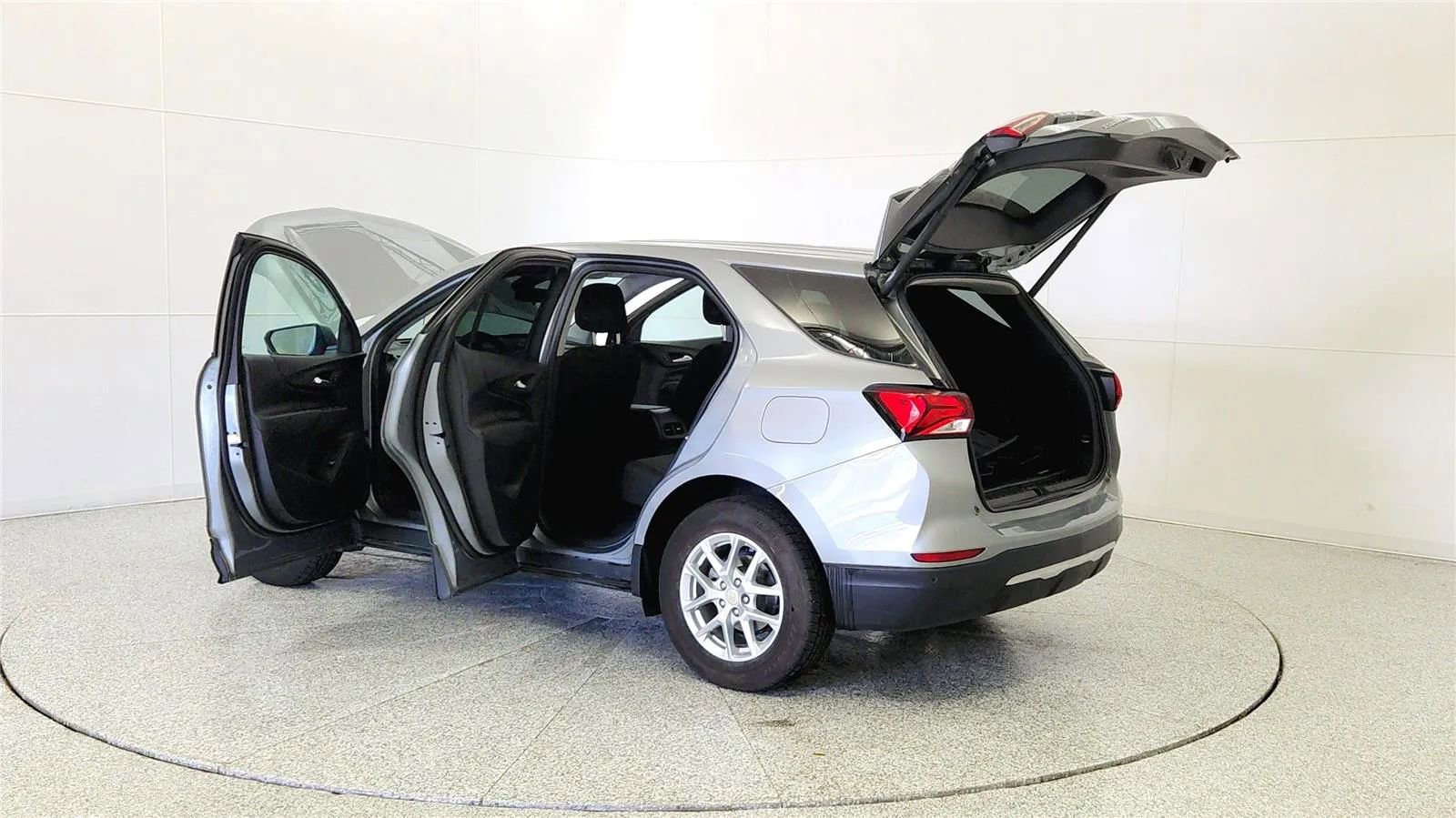 Used 2024 Chevrolet Equinox LT w/ LPO, Floor Liner Package AWD/4WD image 11