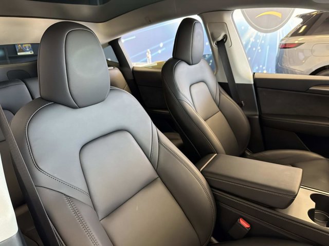 Used 2025 Tesla Model Y Long Range image 20