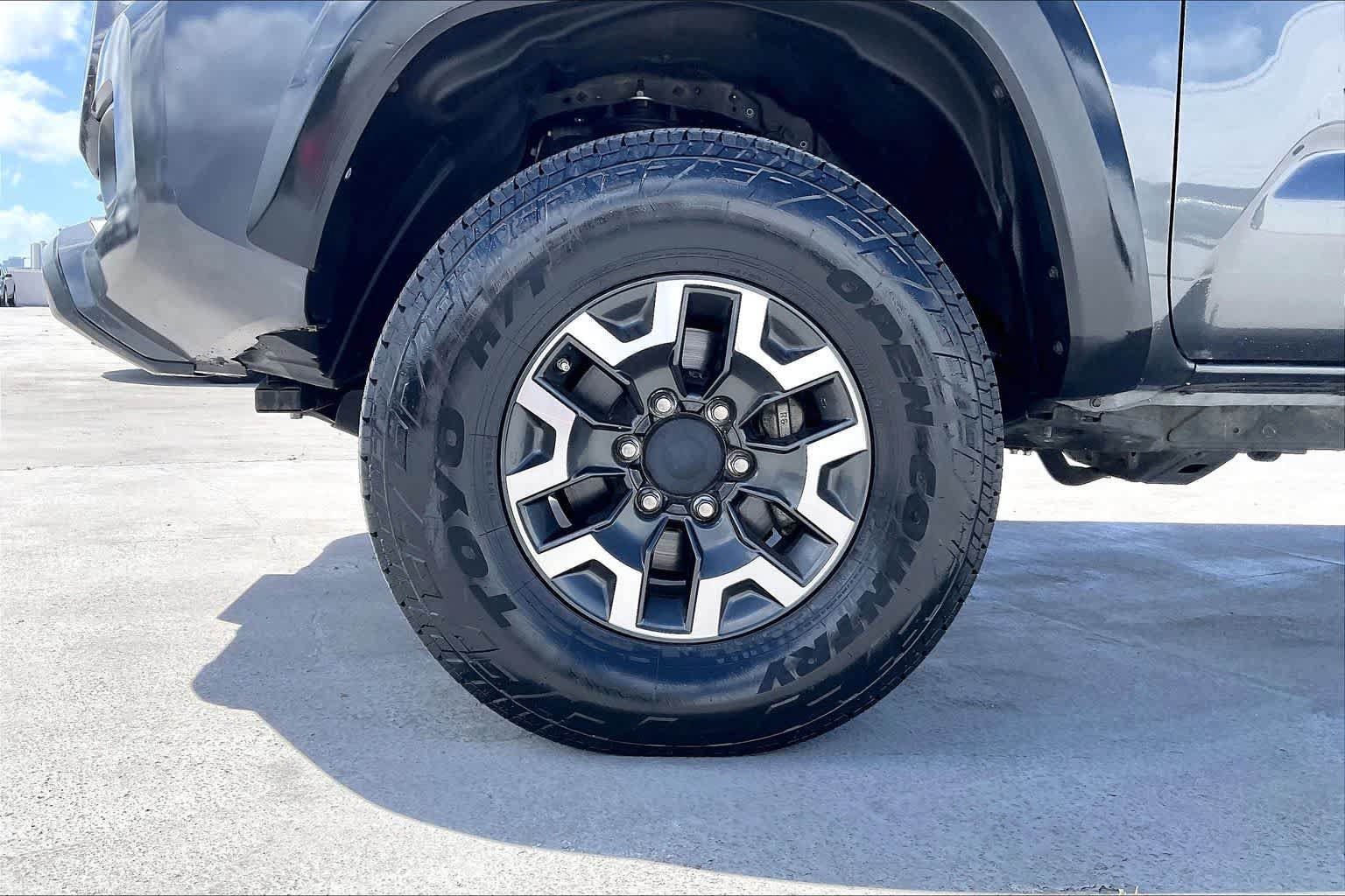 Used 2020 Toyota Tacoma TRD Off-Road w/ Technology Package AWD/4WD image 8