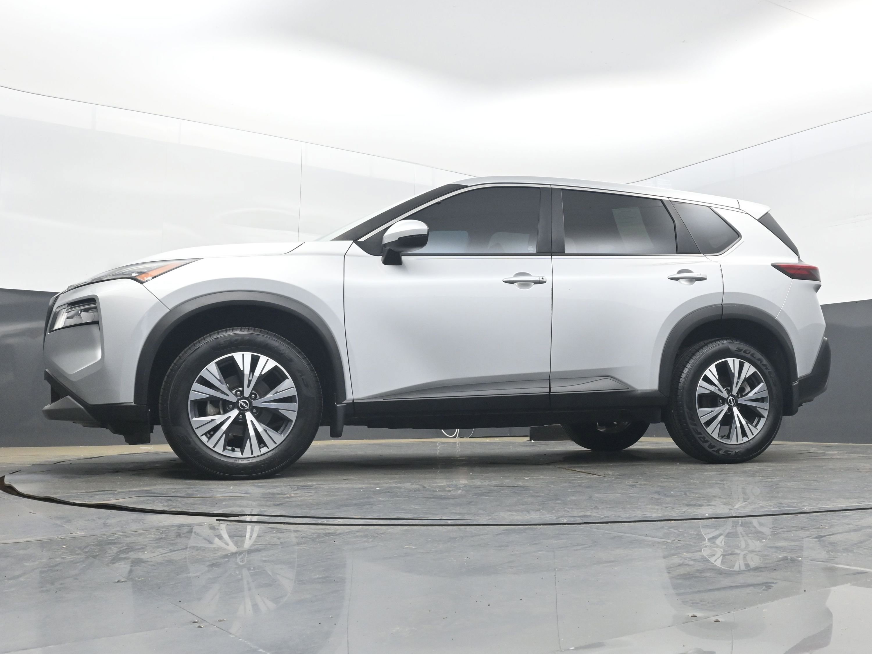 Used 2022 Nissan Rogue SV image 25