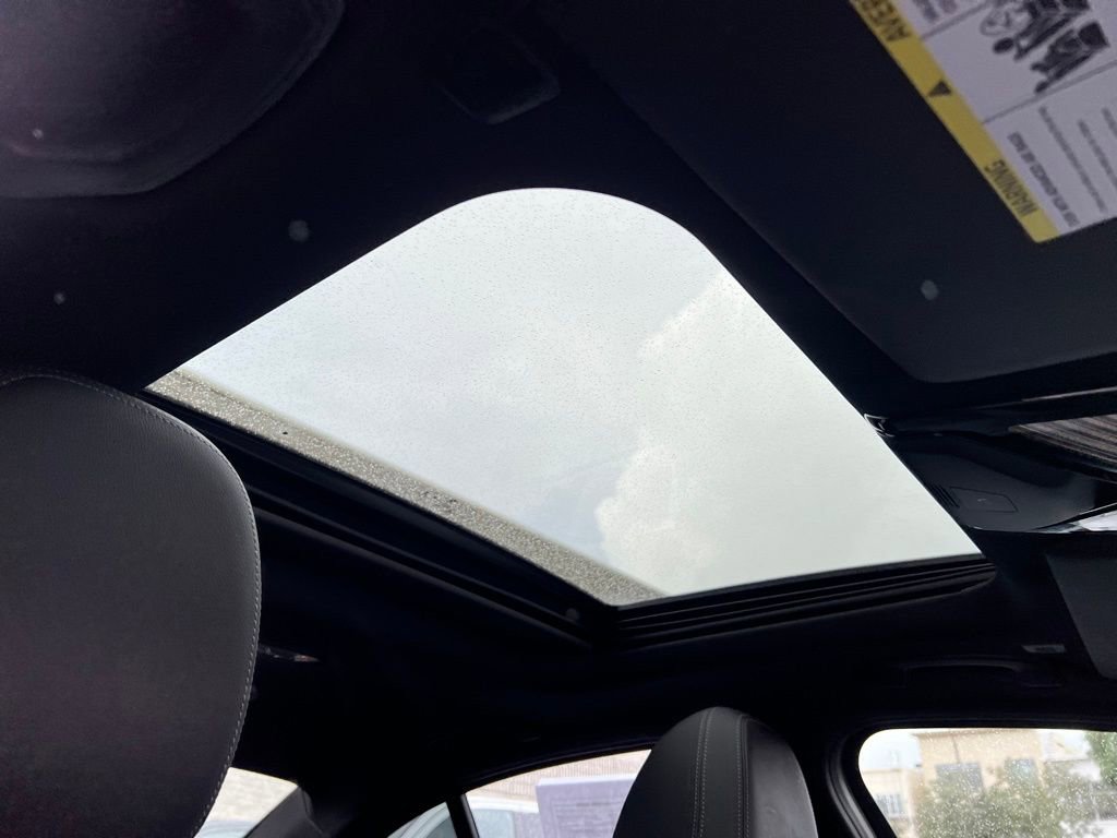 Used 2022 BMW 330i Sedan w/ M Sport Package image 21