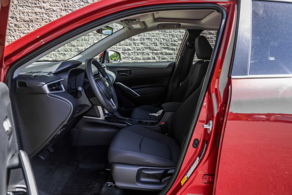 Used 2022 Toyota Corolla Cross LE w/ Moonroof Package AWD/4WD image 25