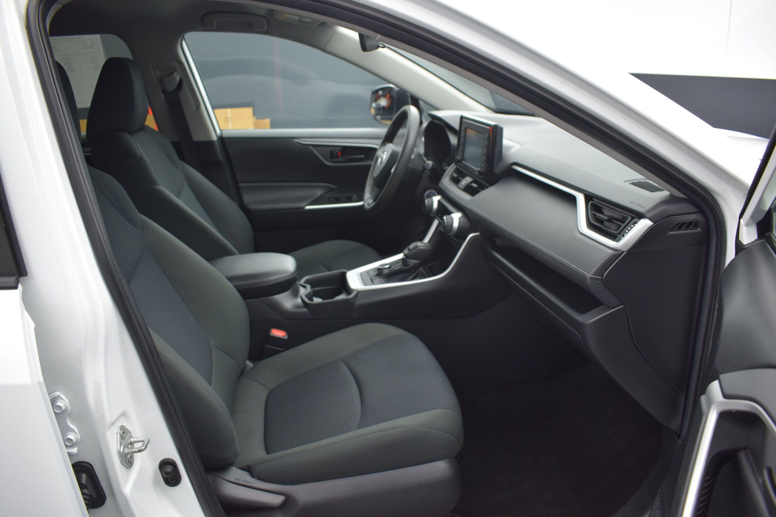 Used 2021 Toyota RAV4 LE AWD/4WD image 10