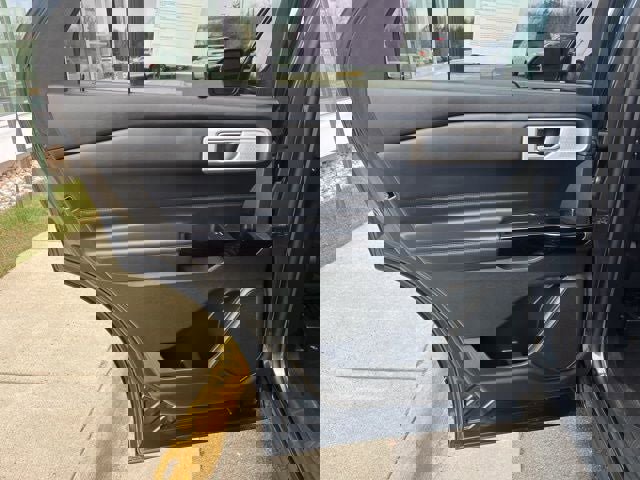 Used 2023 Ford Explorer Platinum w/ Technology Package image 18