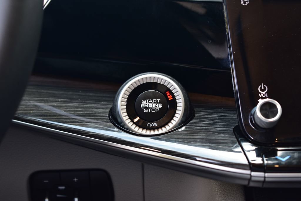 Used 2022 Jeep Wagoneer Series III w/ Premium Group I image 48