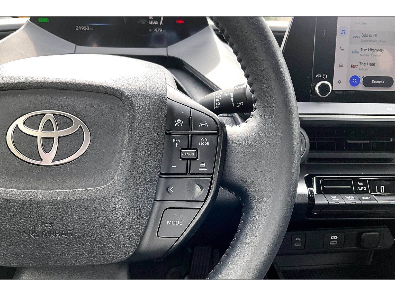 Used 2025 Toyota Prius LE FWD image 19