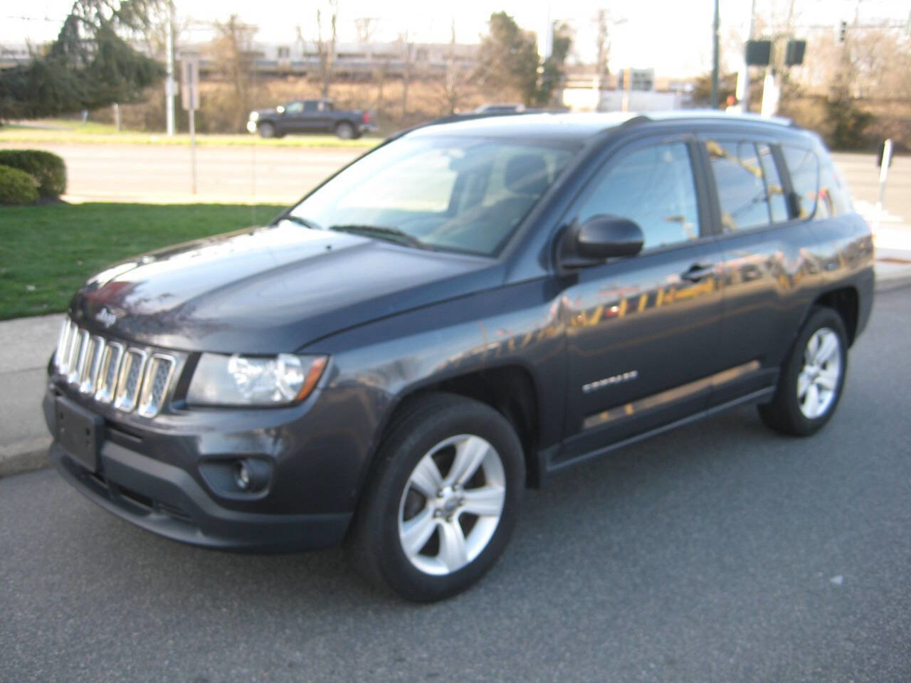 Used 2014 Jeep Compass Latitude w/ Sun/Sound Group AWD/4WD image 1