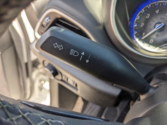 Used 2025 Chrysler Pacifica Select FWD image 30