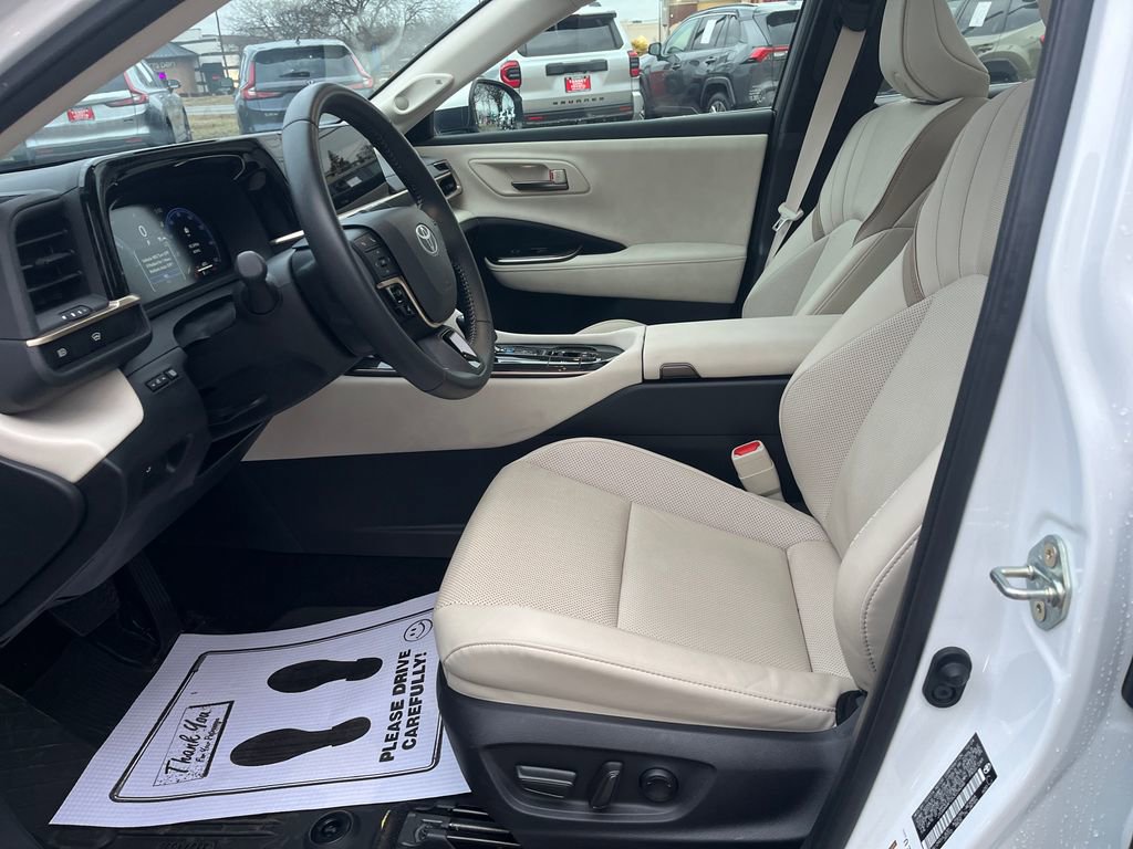 Used 2025 Toyota Crown Limited image 10