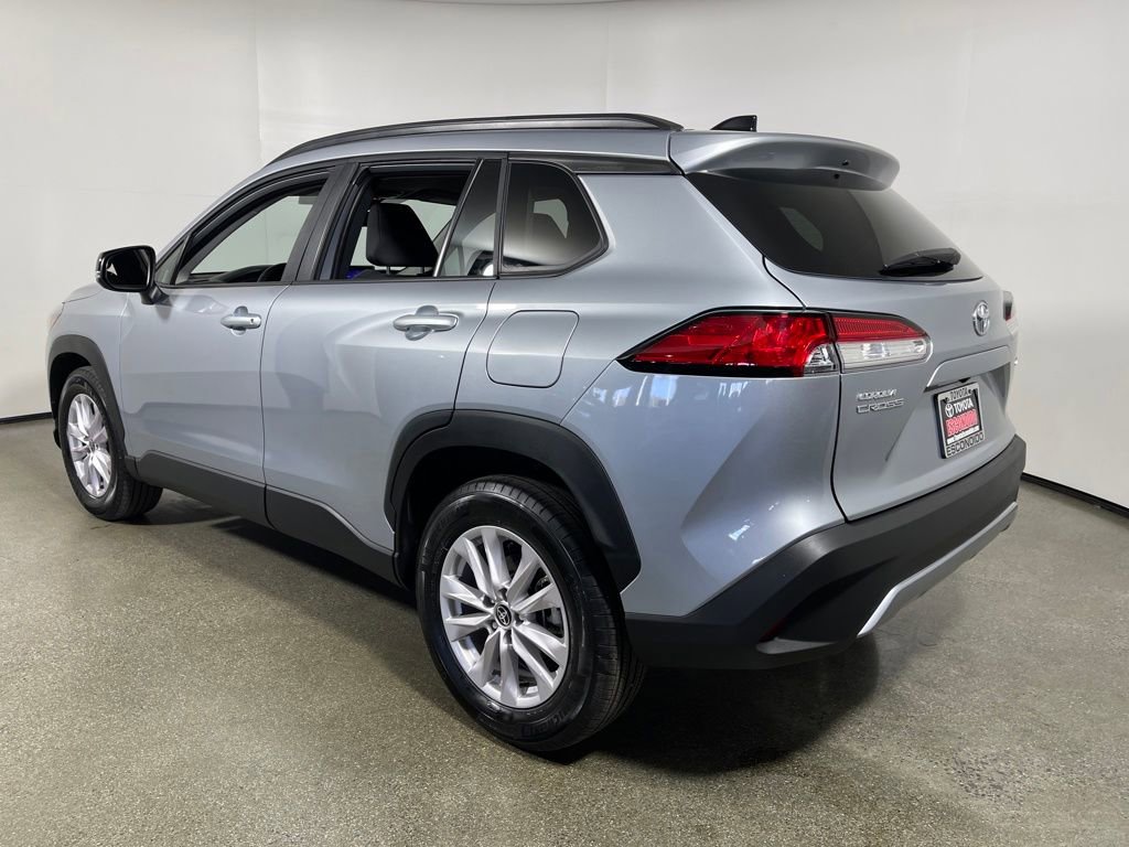 Certified 2025 Toyota Corolla Cross LE image 5