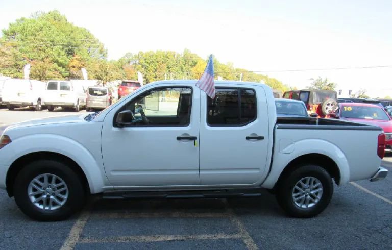 Used 2019 Nissan Frontier SV RWD image 3