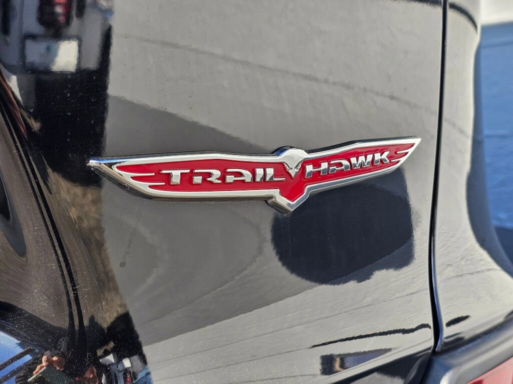 Used 2019 Jeep Cherokee Trailhawk image 14