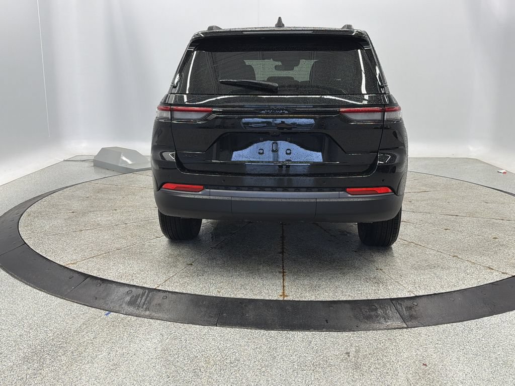Used 2026 Jeep Grand Cherokee Altitude AWD/4WD image 3