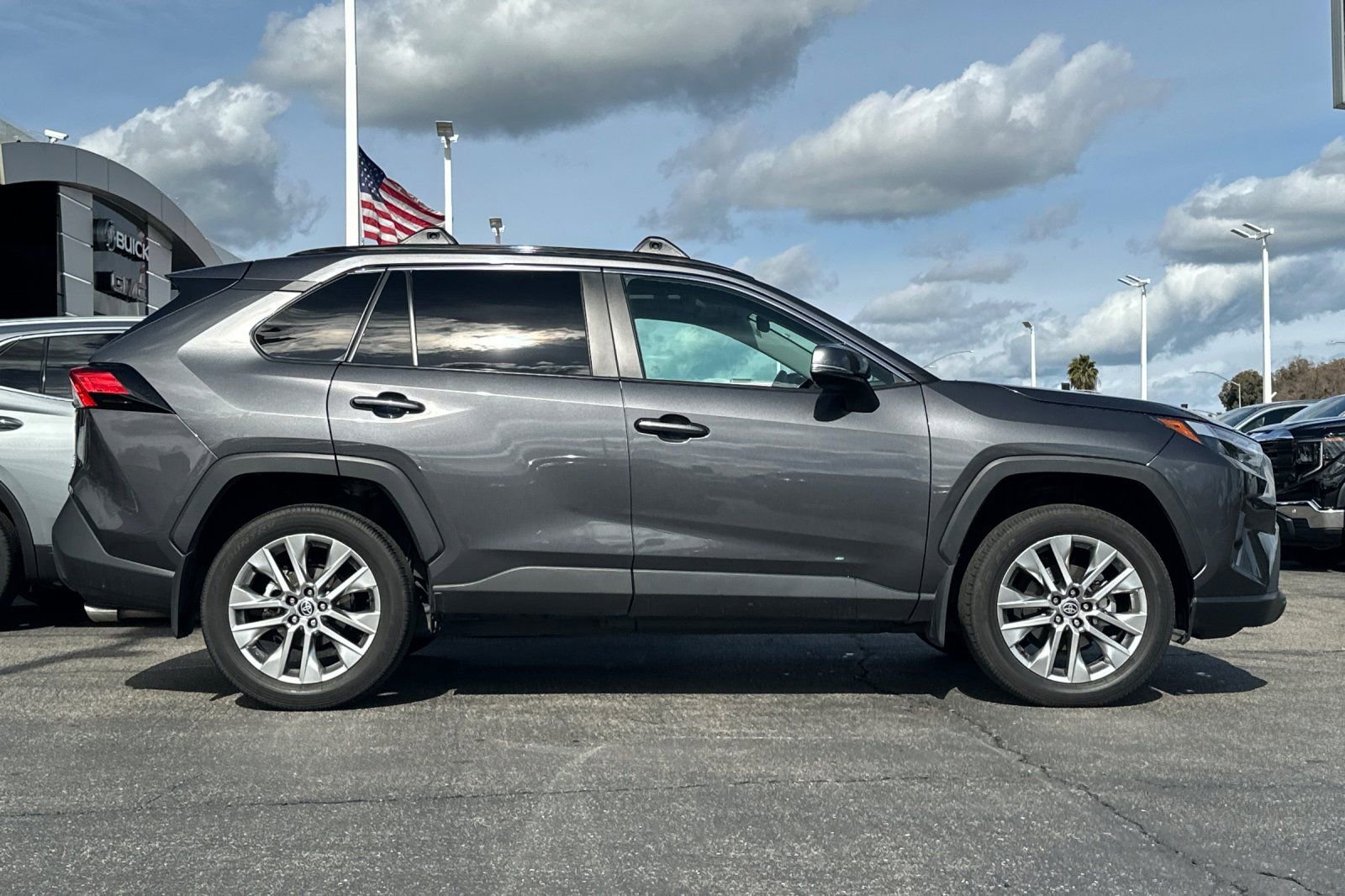 Used 2023 Toyota RAV4 XLE Premium image 3