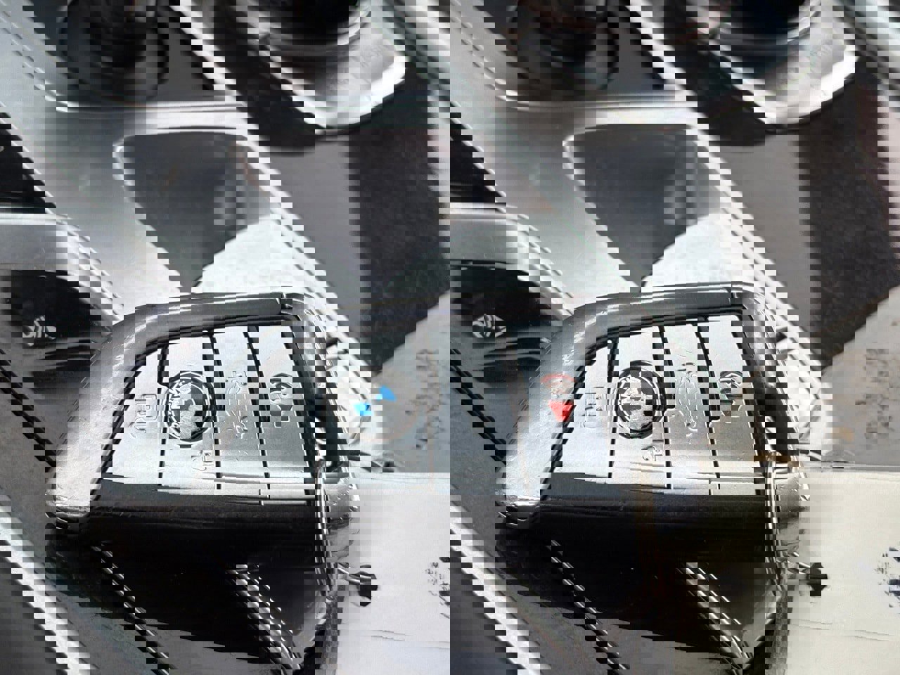 Used 2017 BMW 750i image 45