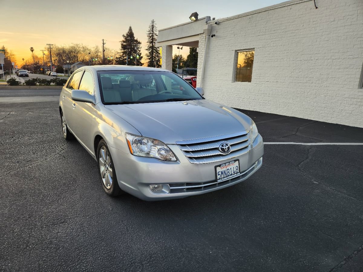 Used 2005 Toyota Avalon XLS image 7