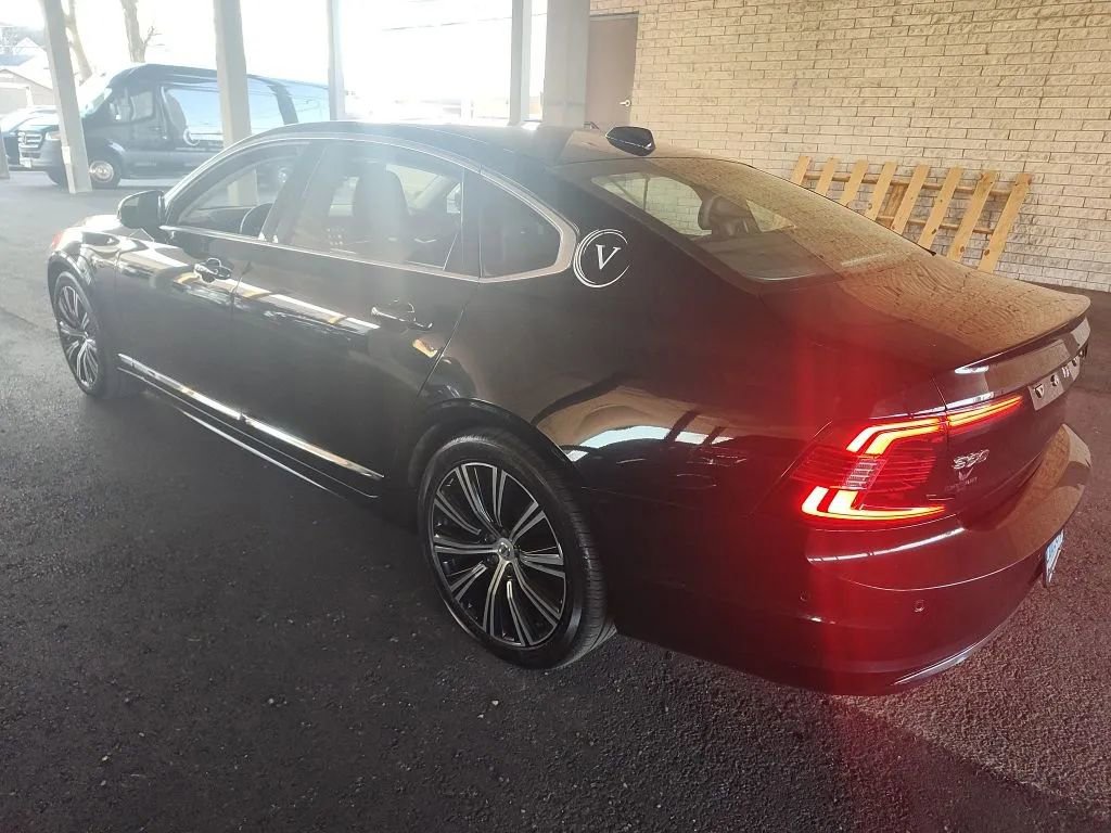 Used 2024 Volvo S90 B6 Plus image 3