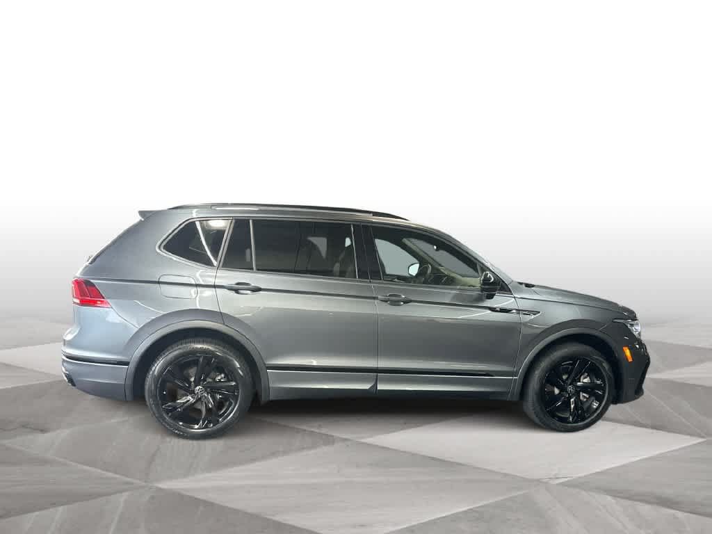 Used 2024 Volkswagen Tiguan SE R-Line FWD image 3