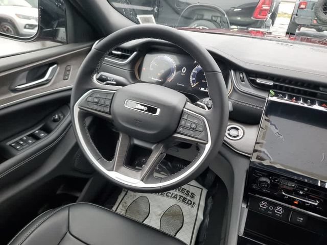 New 2025 Jeep Grand Cherokee Limited AWD/4WD image 18