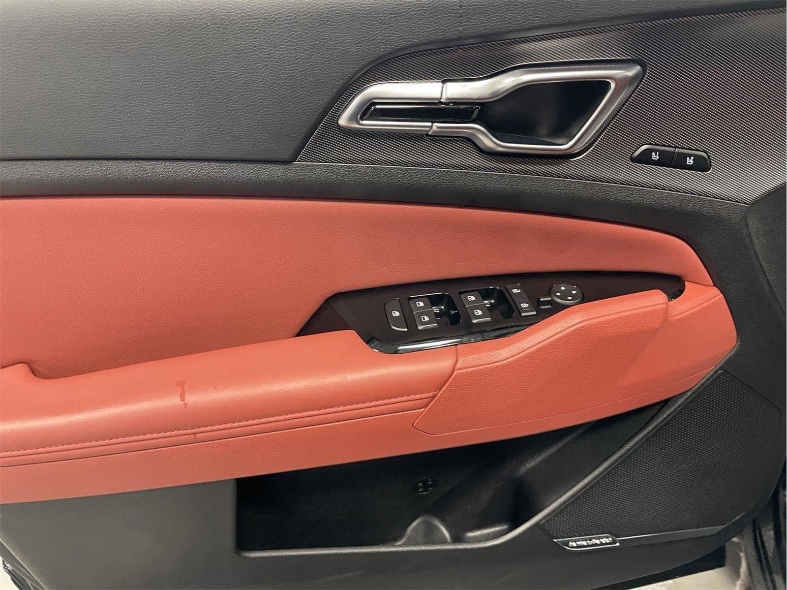 Used 2023 Kia Sportage SX image 23