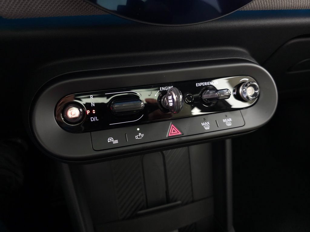 Used 2025 MINI Cooper 2-Door Hardtop FWD image 30