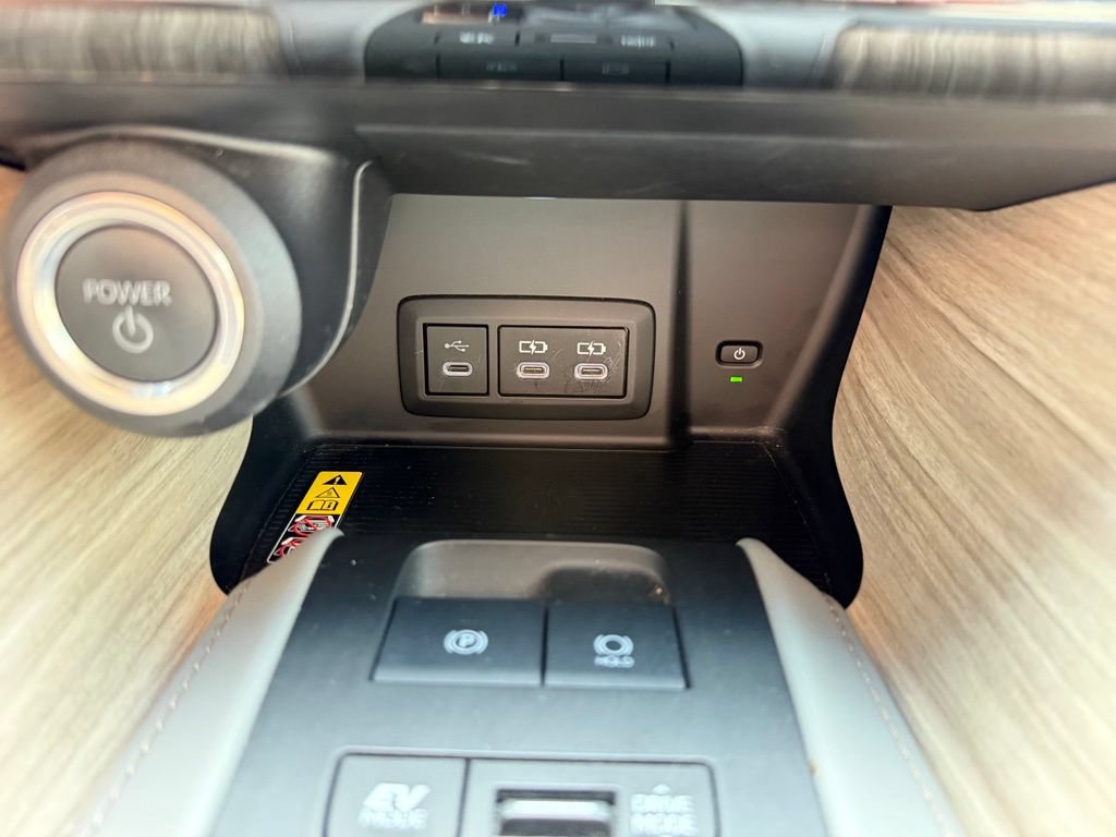 Used 2024 Toyota Venza XLE AWD/4WD image 19