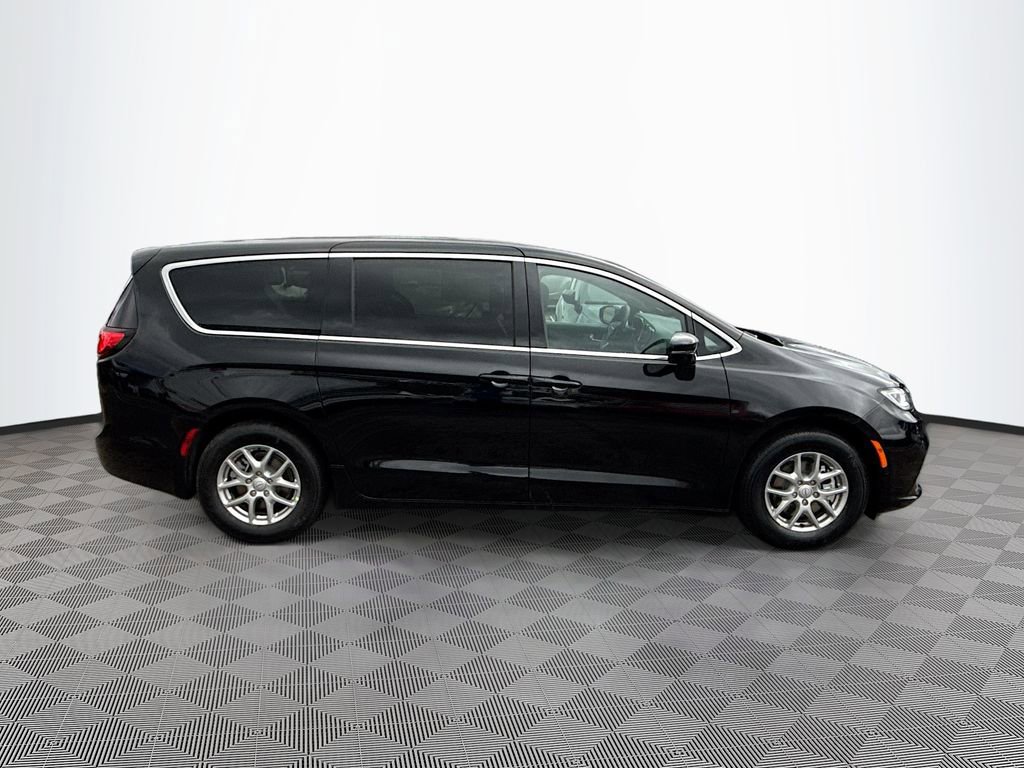 New 2026 Chrysler Pacifica Select FWD image 4