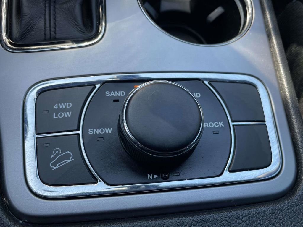 Used 2019 Jeep Grand Cherokee Limited w/ Luxury Group II AWD/4WD image 39