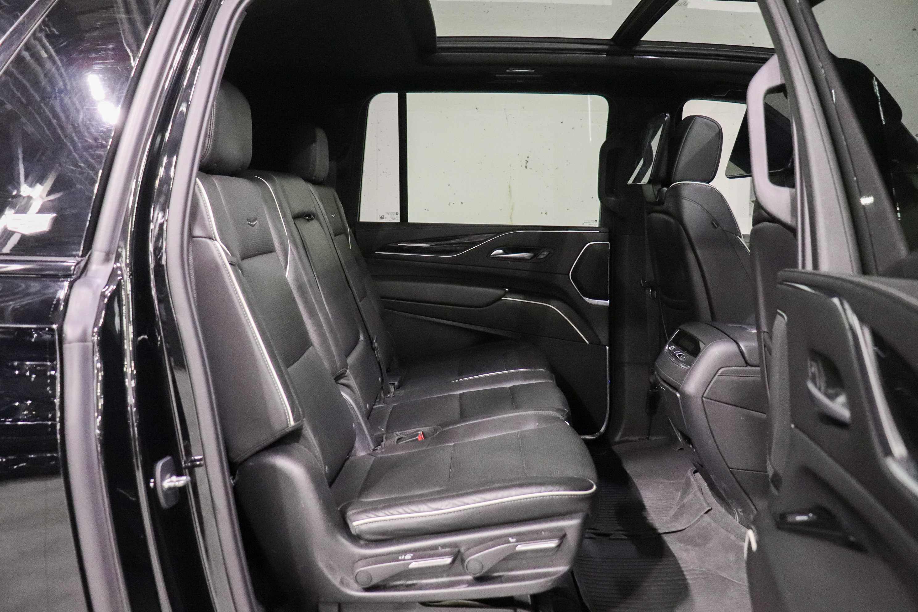 Certified 2023 Cadillac Escalade ESV Sport w/ LPO, ONYX Package image 18