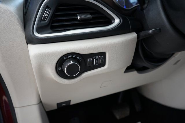 Used 2021 Chrysler Voyager Lxi image 26