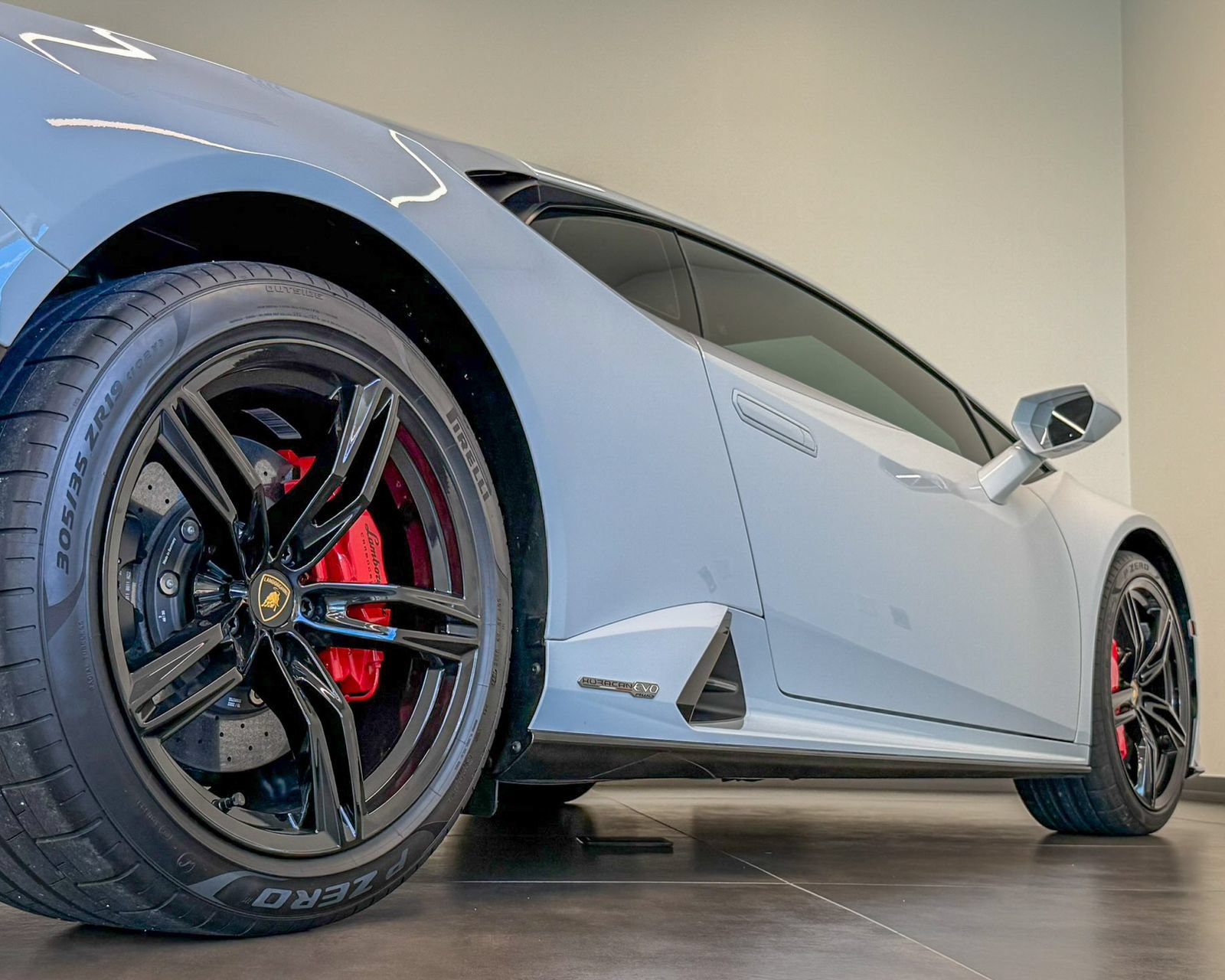 Used 2022 Lamborghini Huracan EVO RWD image 48