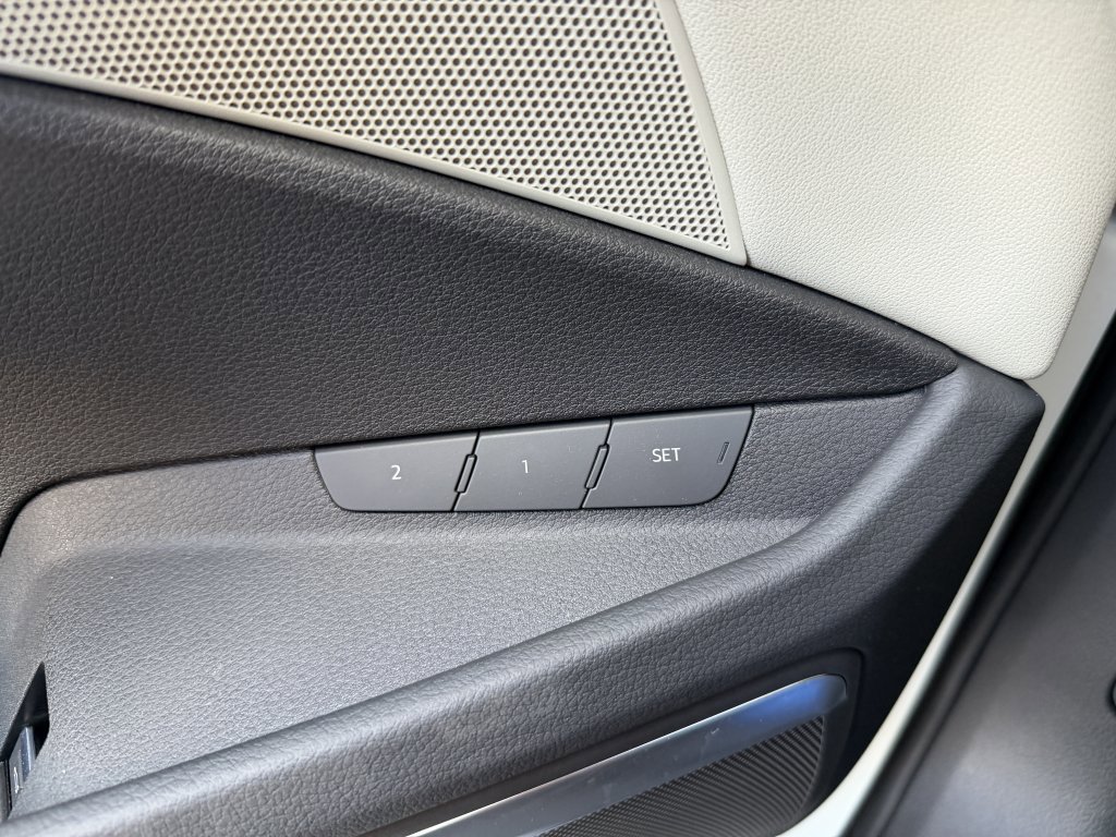 Used 2024 Audi Q8 e-tron Premium Plus w/ Premium Plus Package image 37