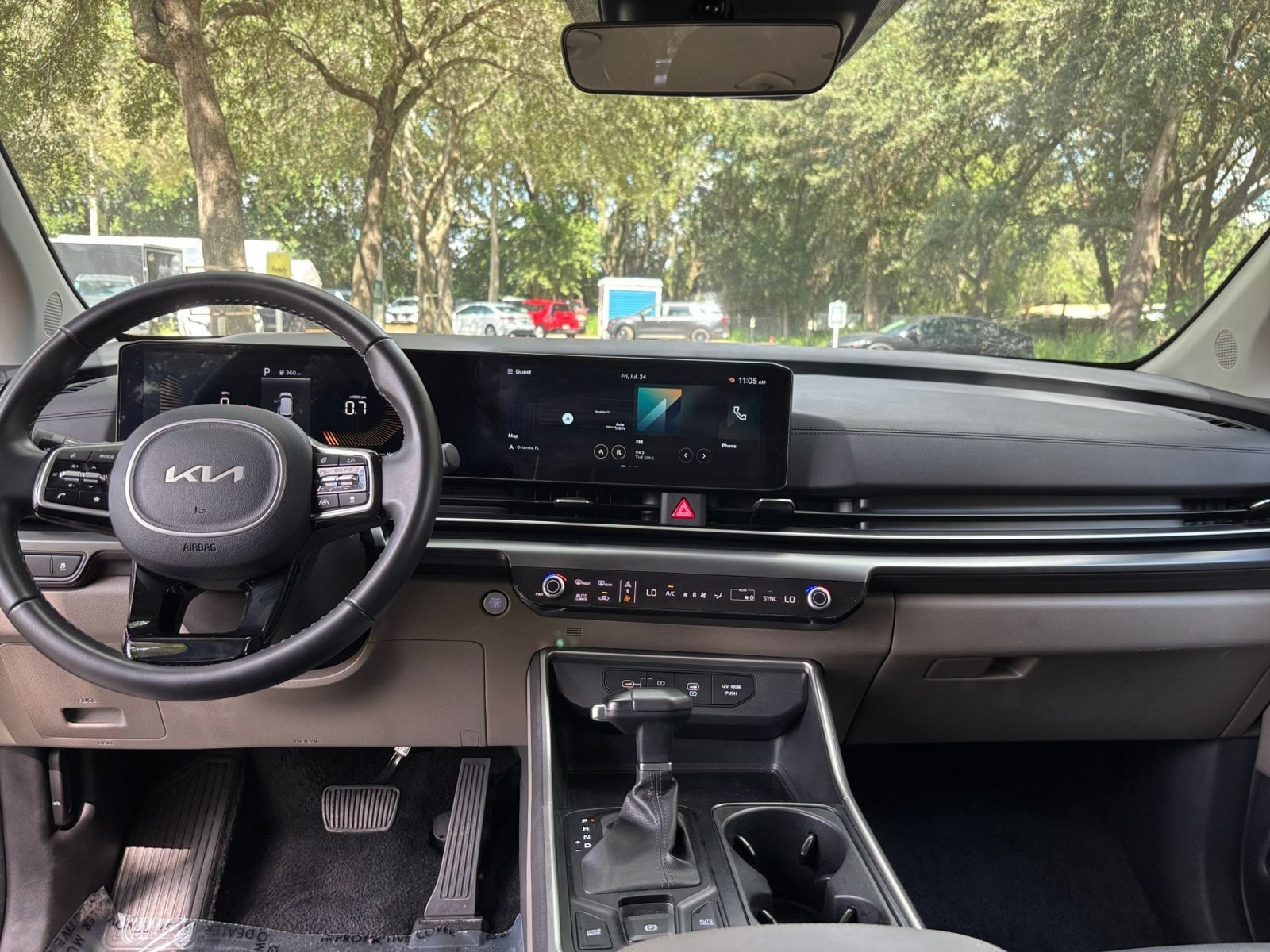 Used 2026 Kia Carnival FWD image 36