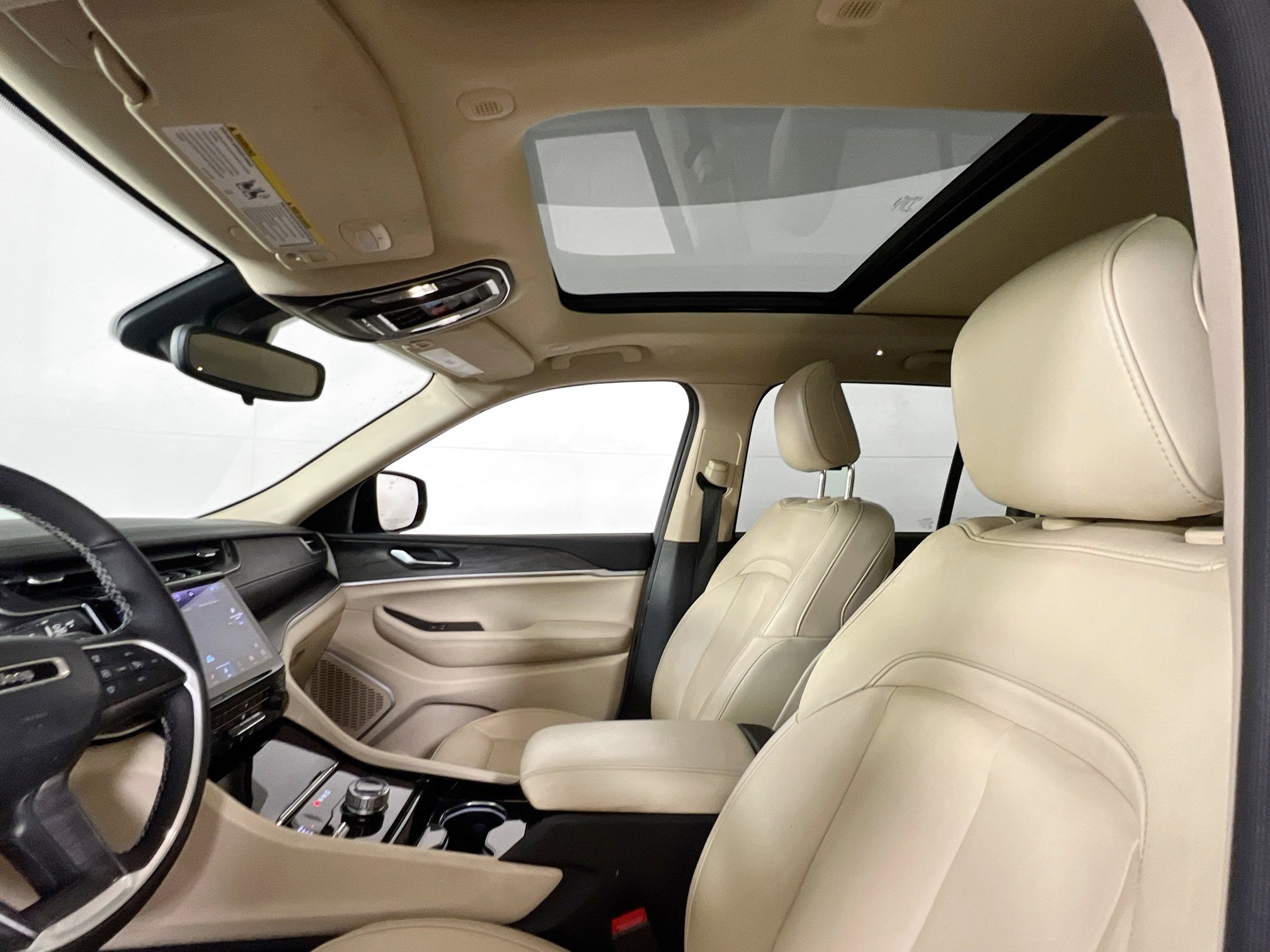 Used 2022 Jeep Grand Cherokee Limited image 23