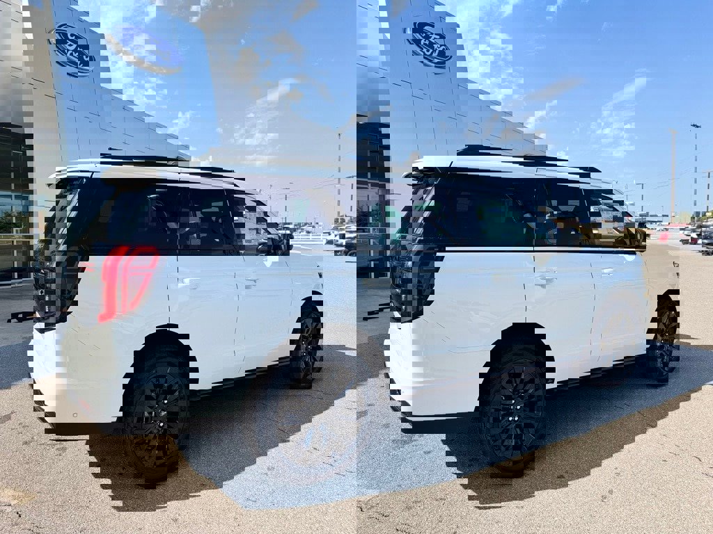 New 2025 Ford Expedition Platinum image 5