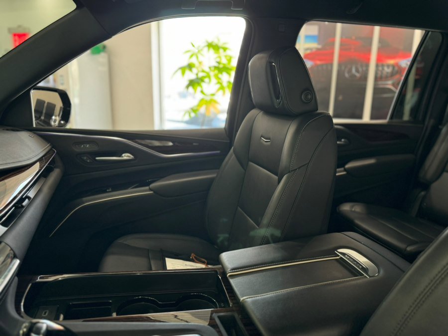 Used 2023 Cadillac Escalade ESV Luxury image 13