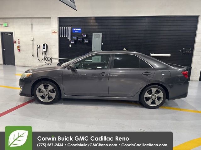 Used 2014 Toyota Camry SE w/ Moonroof Package image 5