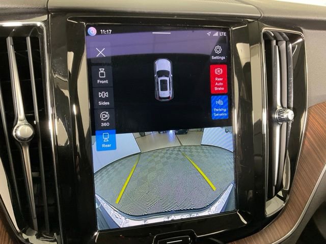 Certified 2023 Volvo XC60 B5 Plus w/ Climate Package image 10