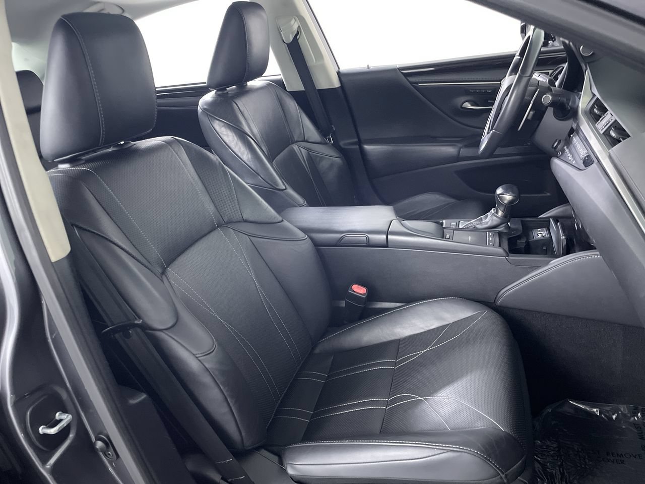Used 2020 Lexus ES 300h Ultra Luxury w/ Accessory Package 2 FWD image 25