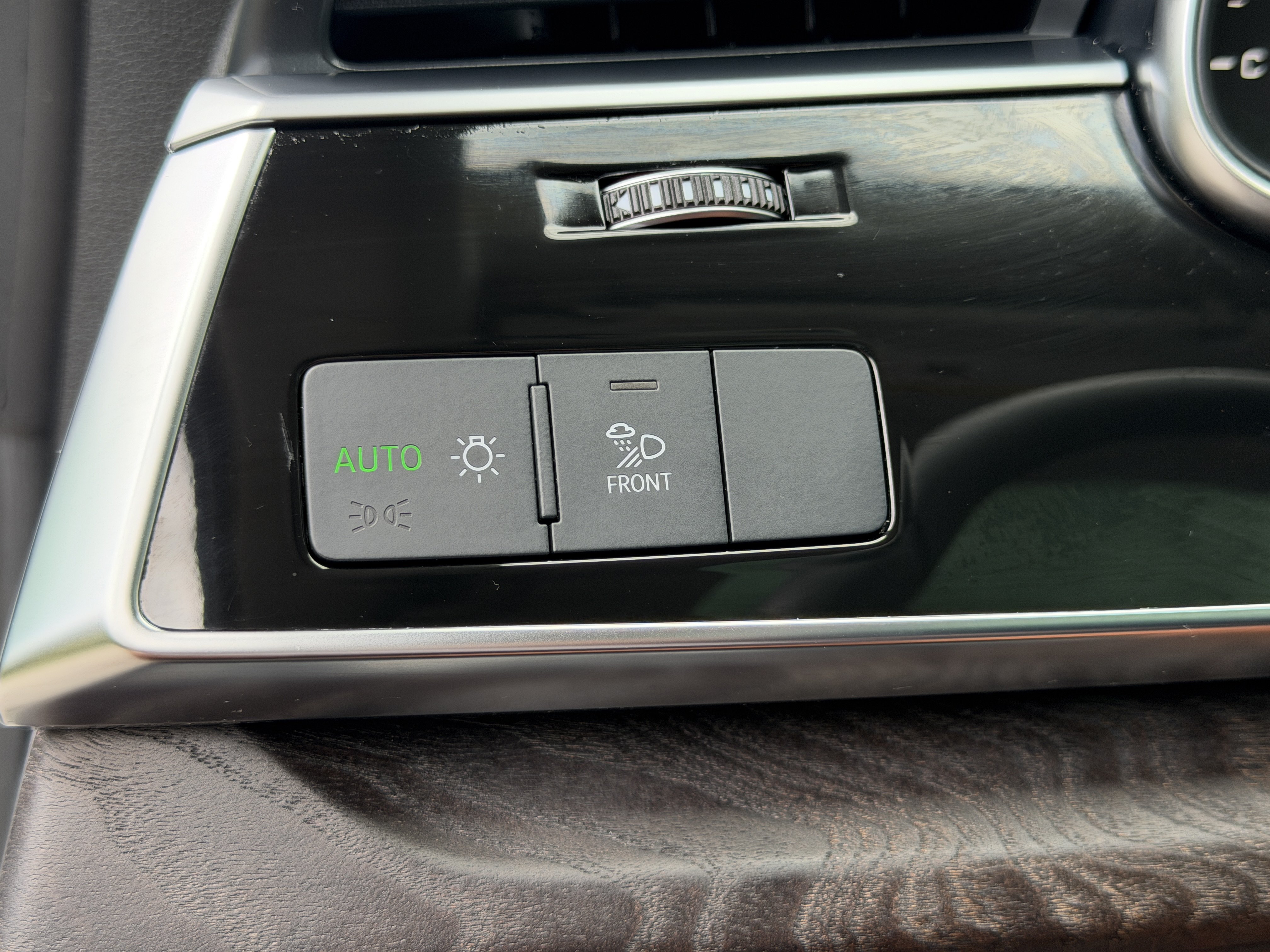 Used 2023 Audi Q8 Premium w/ Convenience Package AWD/4WD image 31