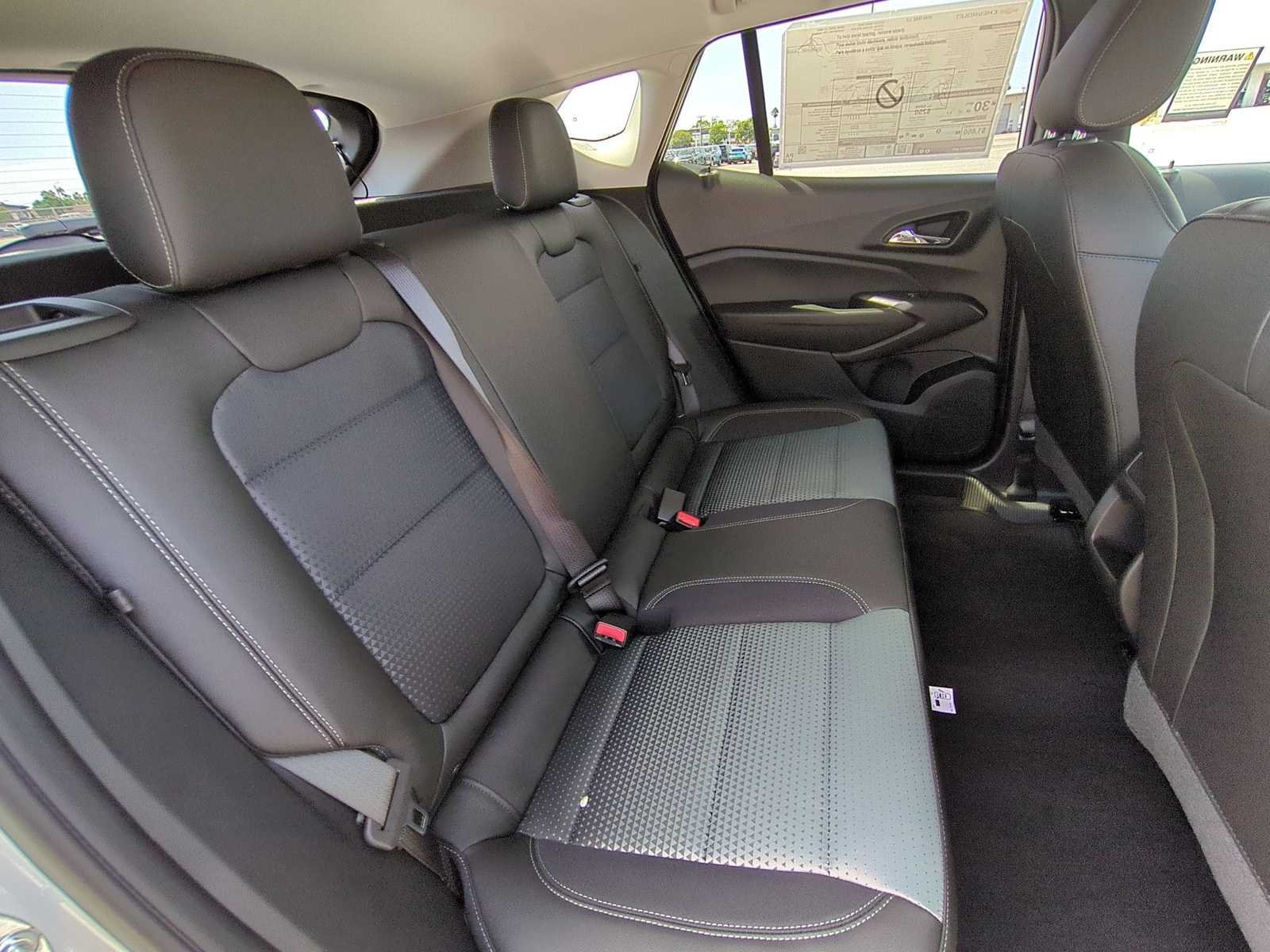 New 2026 Chevrolet Trax LT w/ Midnight Edition FWD image 25