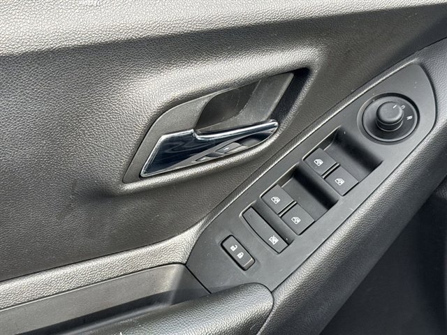 Certified 2022 Chevrolet Trax LT w/ LT Convenience Package image 25