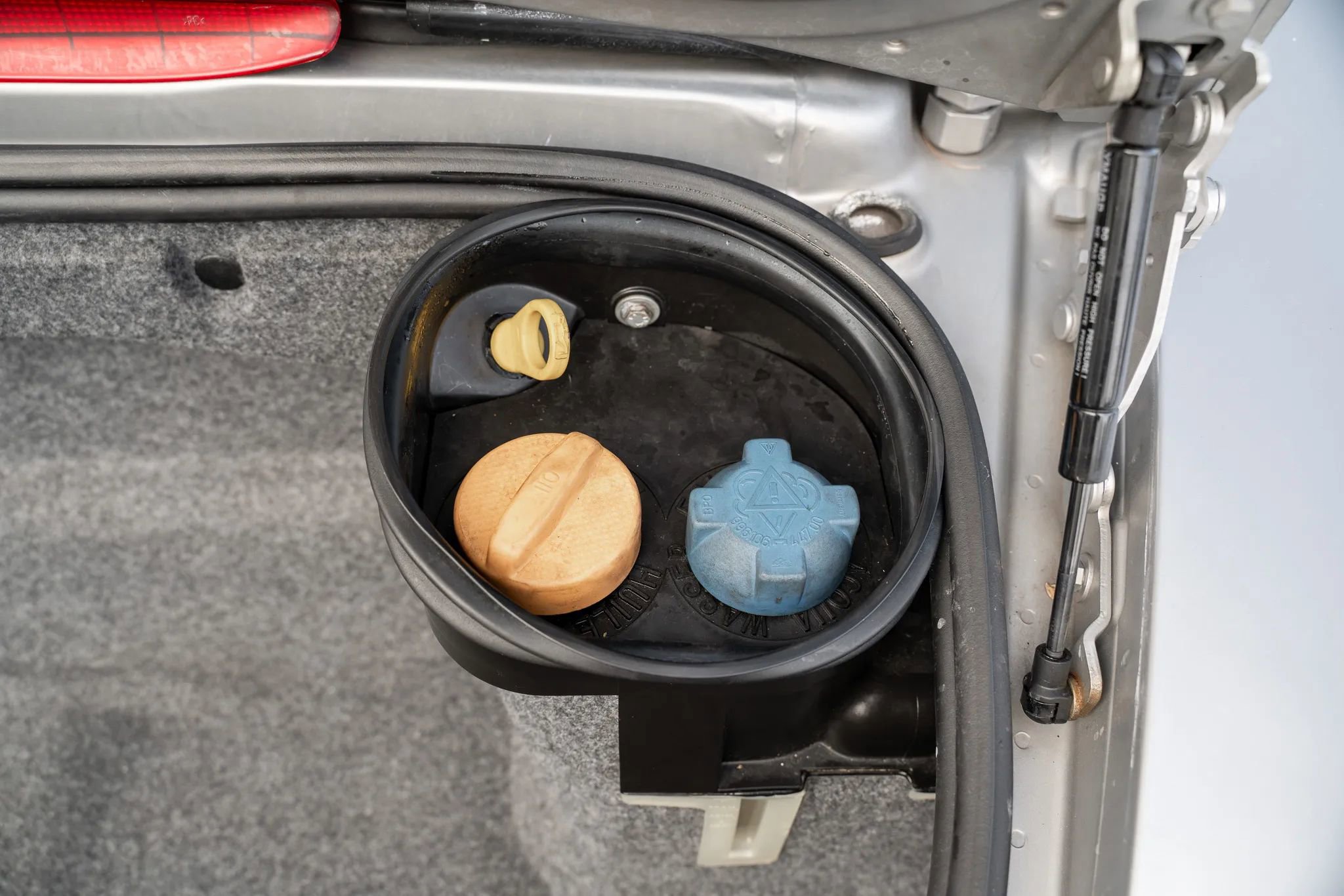 Used 1997 Porsche Boxster Cabriolet 2D image 13