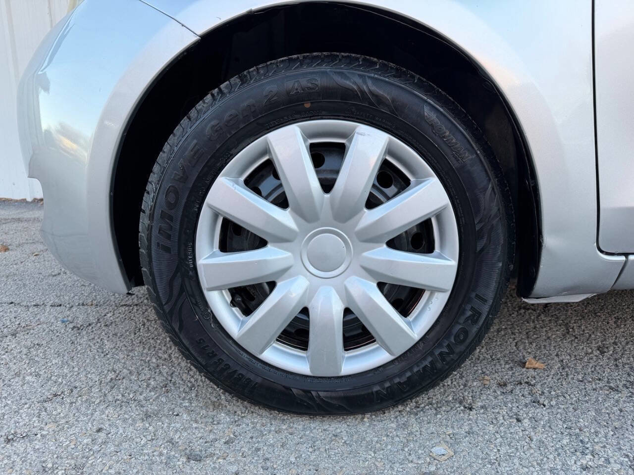 Used 2007 Toyota Yaris 2-Door Hatchback image 14